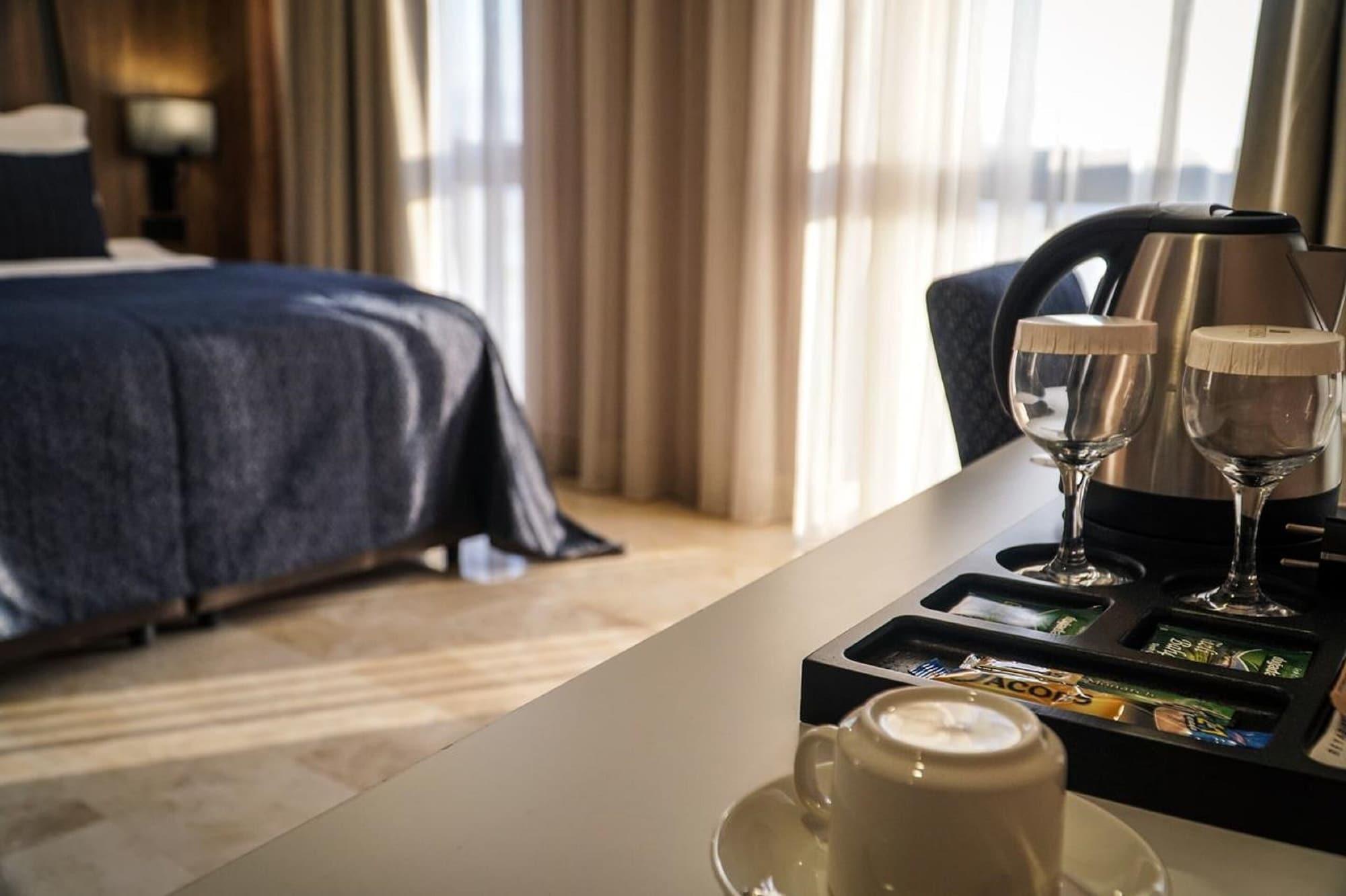 Extenso Hotel Gaziemir Екстериор снимка